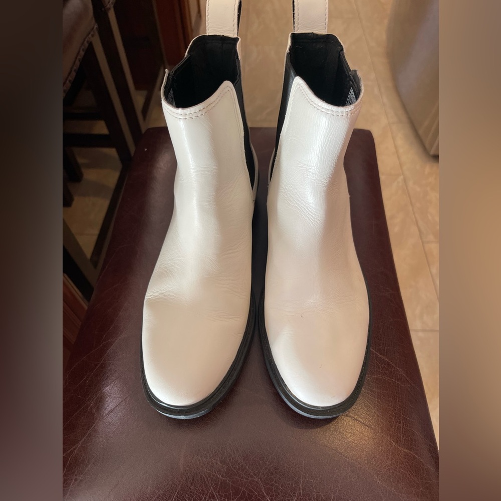 UGG White Leather Chelsea Ankle Boots